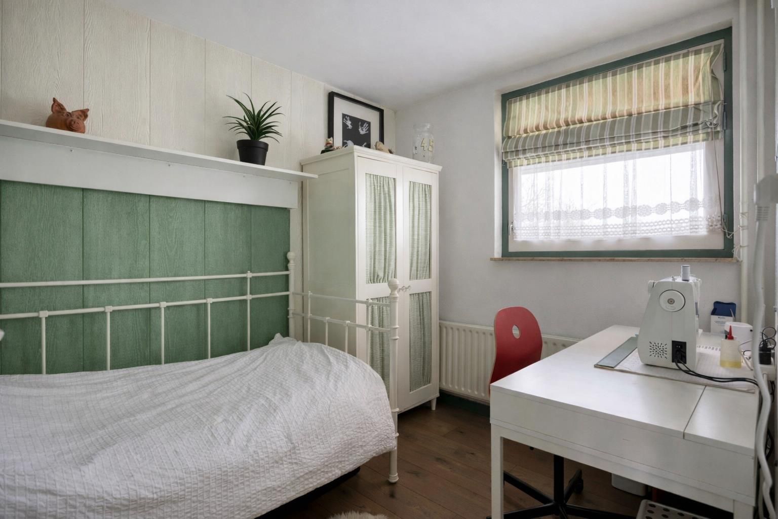 Spacious semi-detached family home with deep south-facing garden and multifunctional workspace — 18