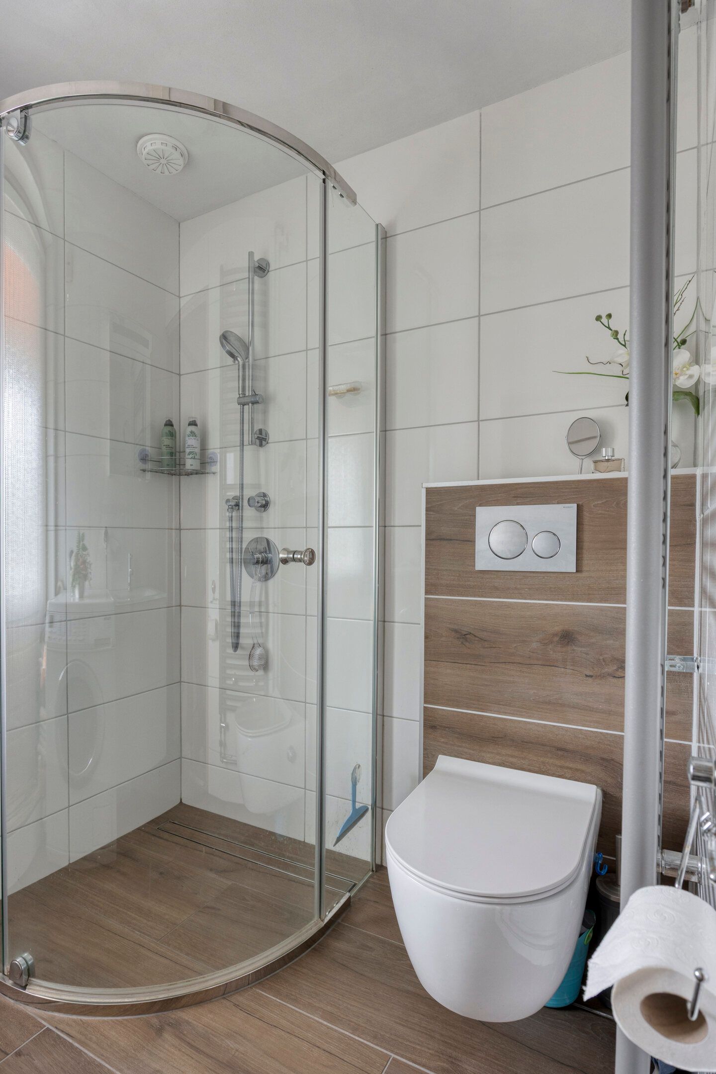 Spacious semi-detached family home with deep south-facing garden and multifunctional workspace — 20