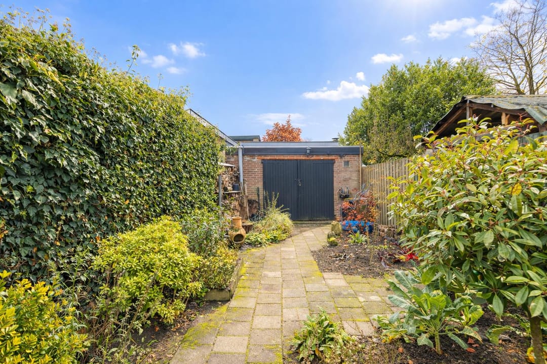 Spacious semi-detached family home with deep south-facing garden and multifunctional workspace — 22