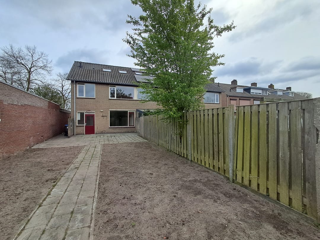 Spacious end terrace house with deep west-facing garden in family-friendly Eindhoven neighbourhood — 17