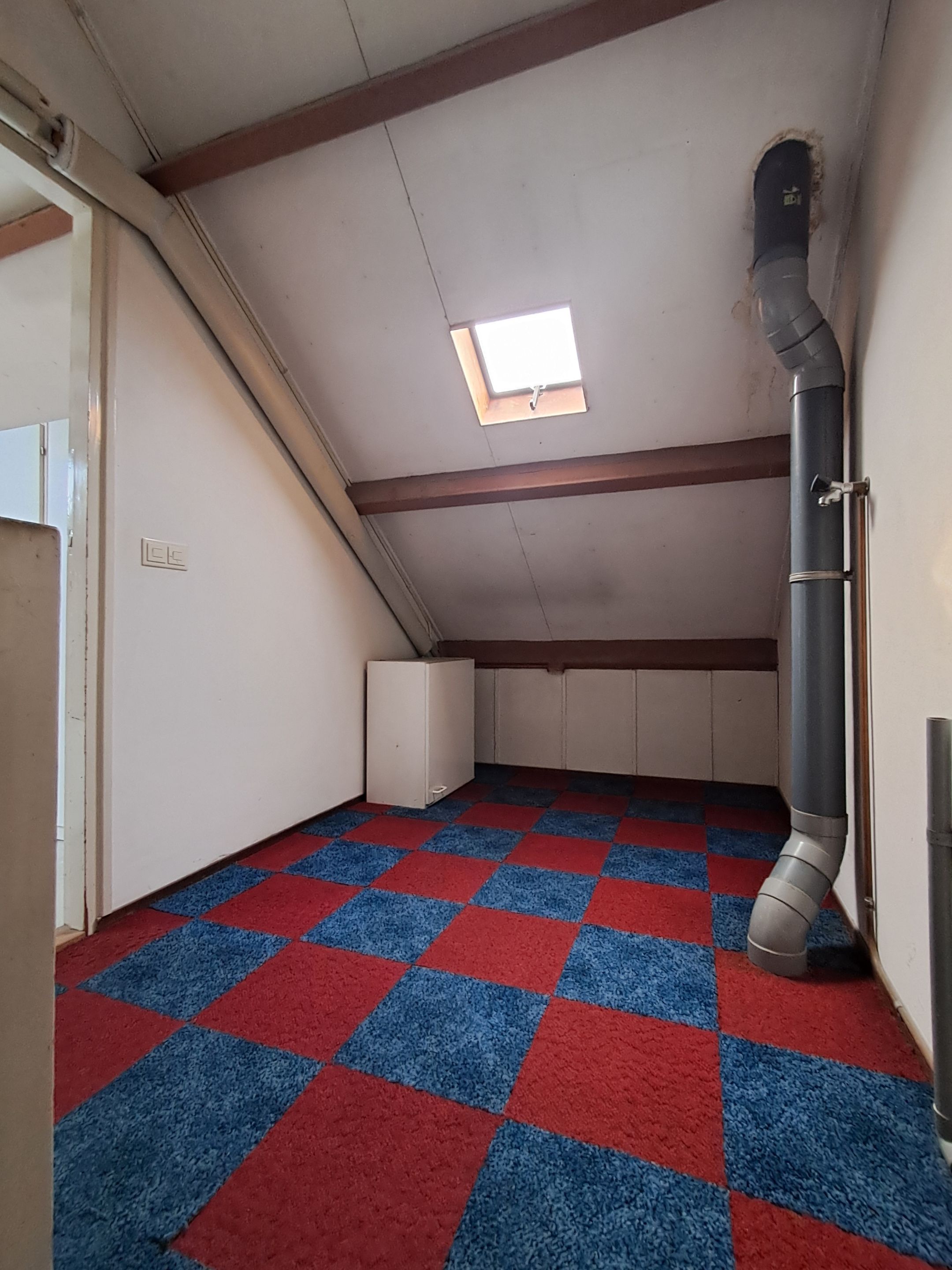 End Terraced House with Four Bedrooms and Garage in Child-Friendly Neighborhood — 12
