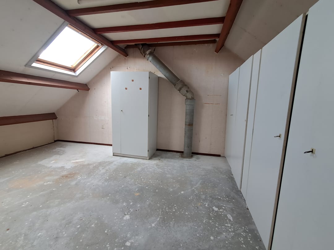 End Terraced House with Four Bedrooms and Garage in Child-Friendly Neighborhood — 13