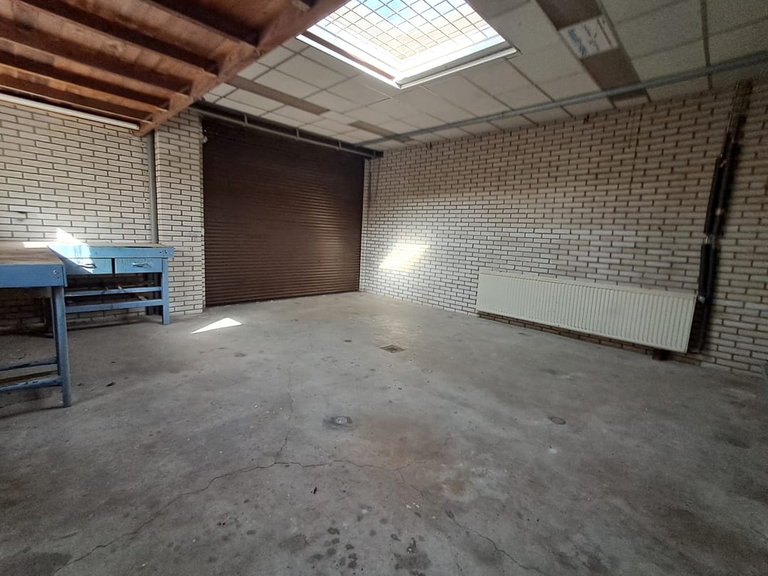 End Terraced House with Four Bedrooms and Garage in Child-Friendly Neighborhood — 17