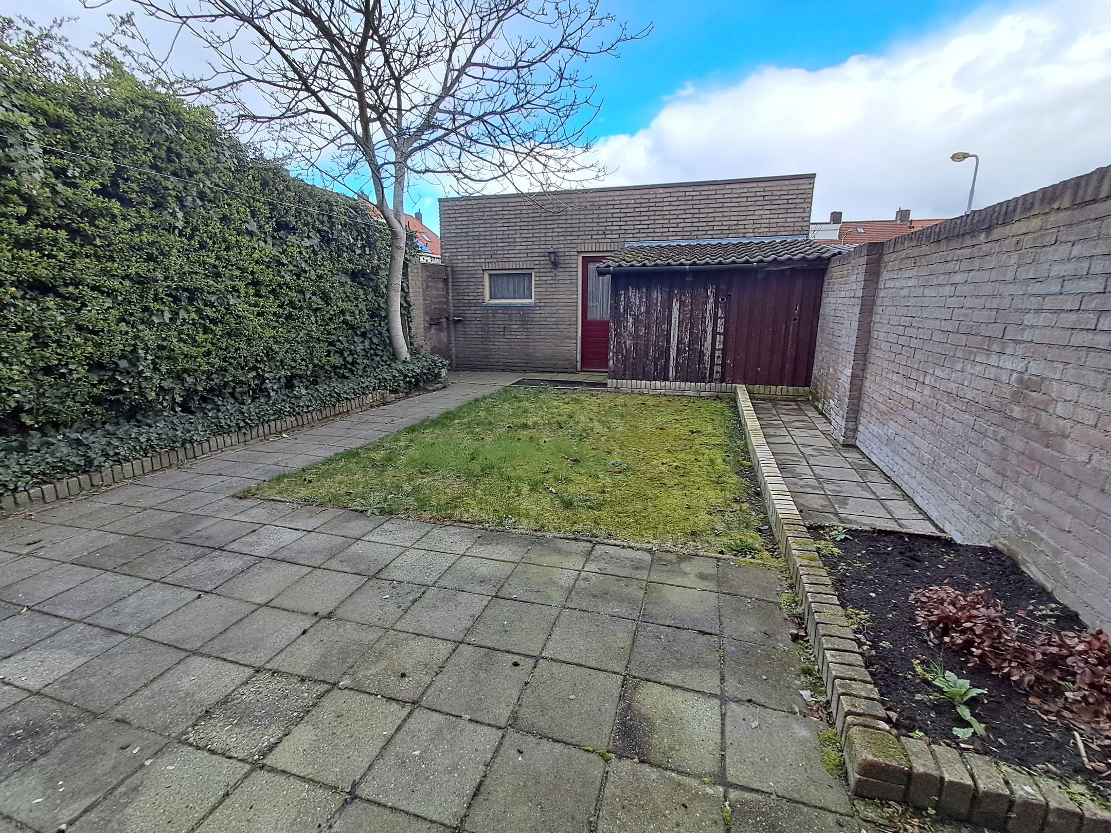 End Terraced House with Four Bedrooms and Garage in Child-Friendly Neighborhood — 15
