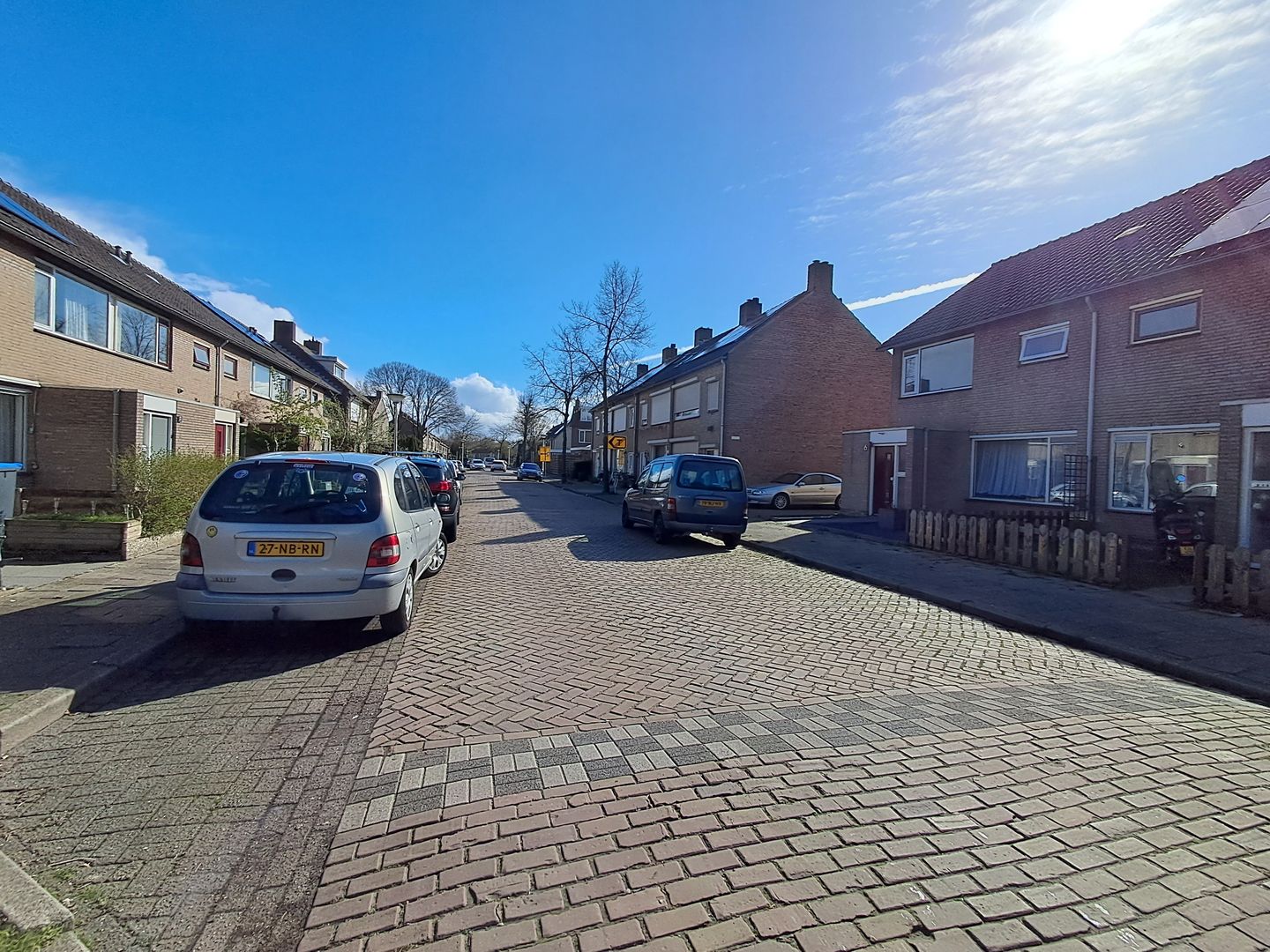 End Terraced House with Four Bedrooms and Garage in Child-Friendly Neighborhood — 19
