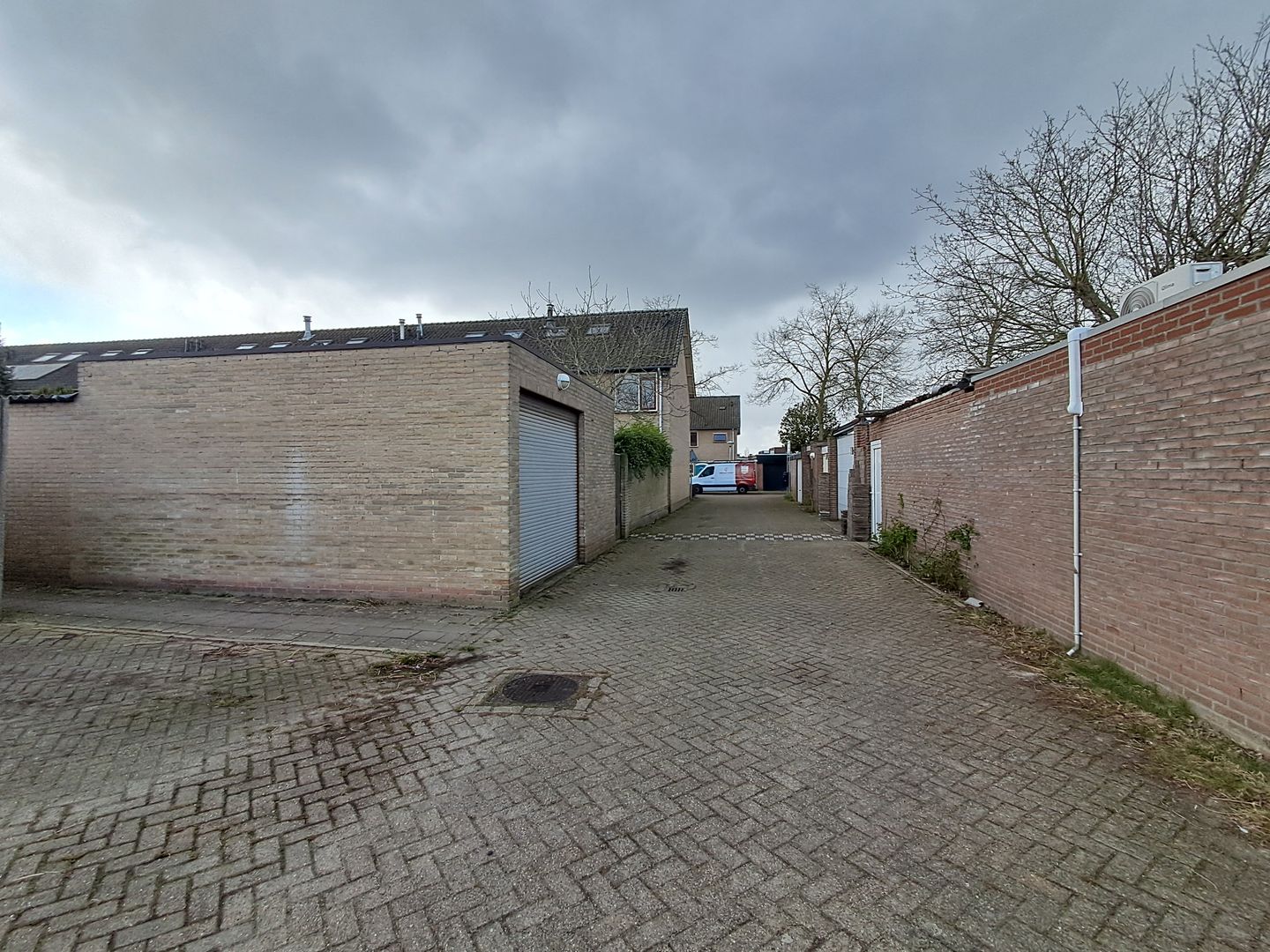 End Terraced House with Four Bedrooms and Garage in Child-Friendly Neighborhood — 20