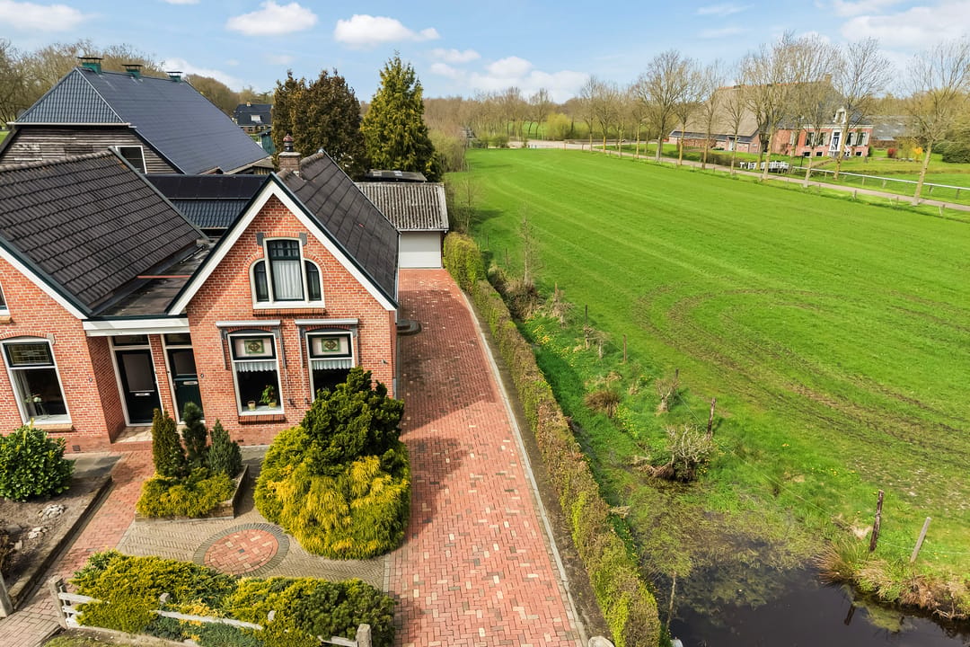 Characteristic semi-detached home with free view at the edge of Buitenpost — 31