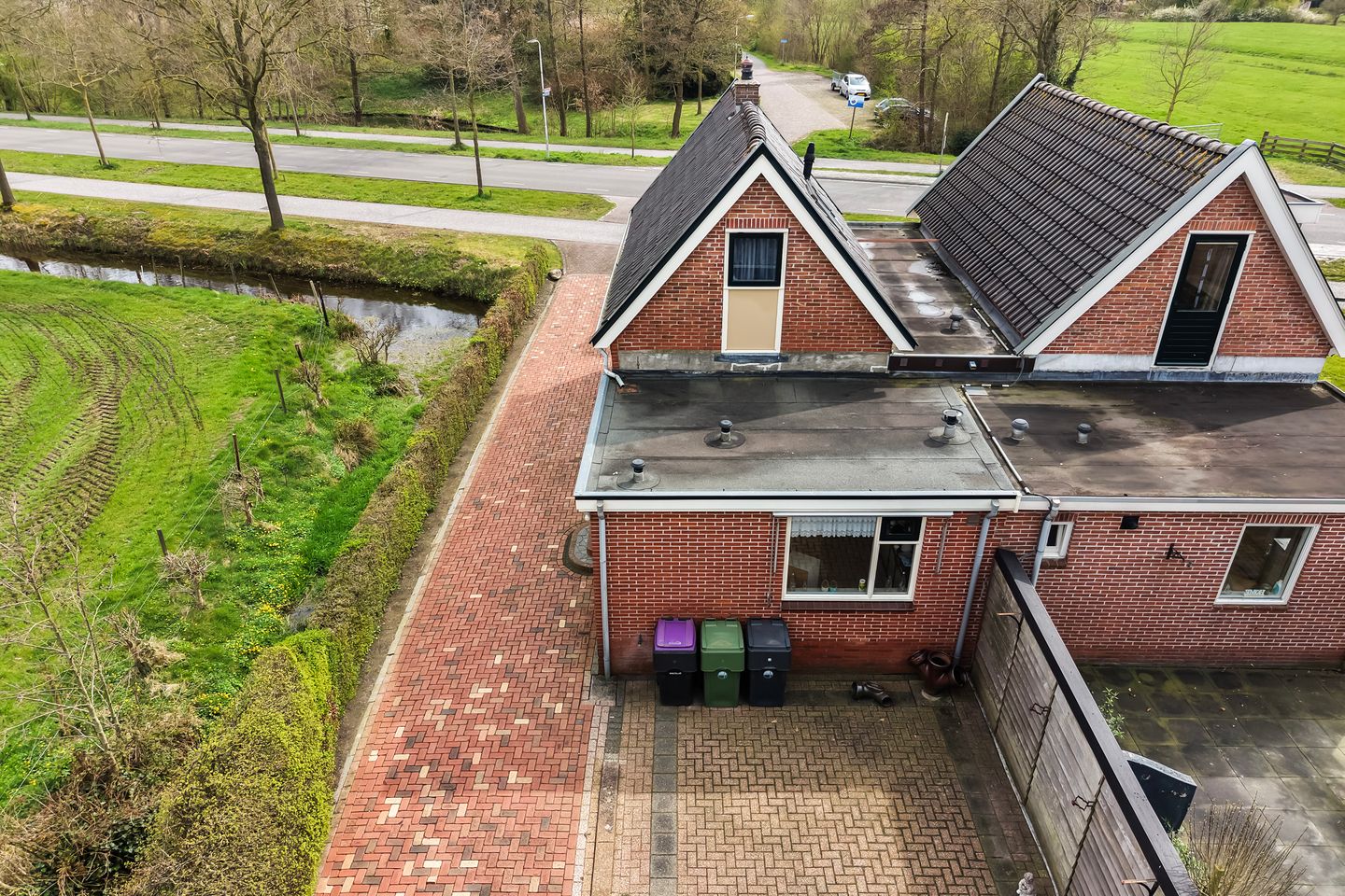 Characteristic semi-detached home with free view at the edge of Buitenpost — 35