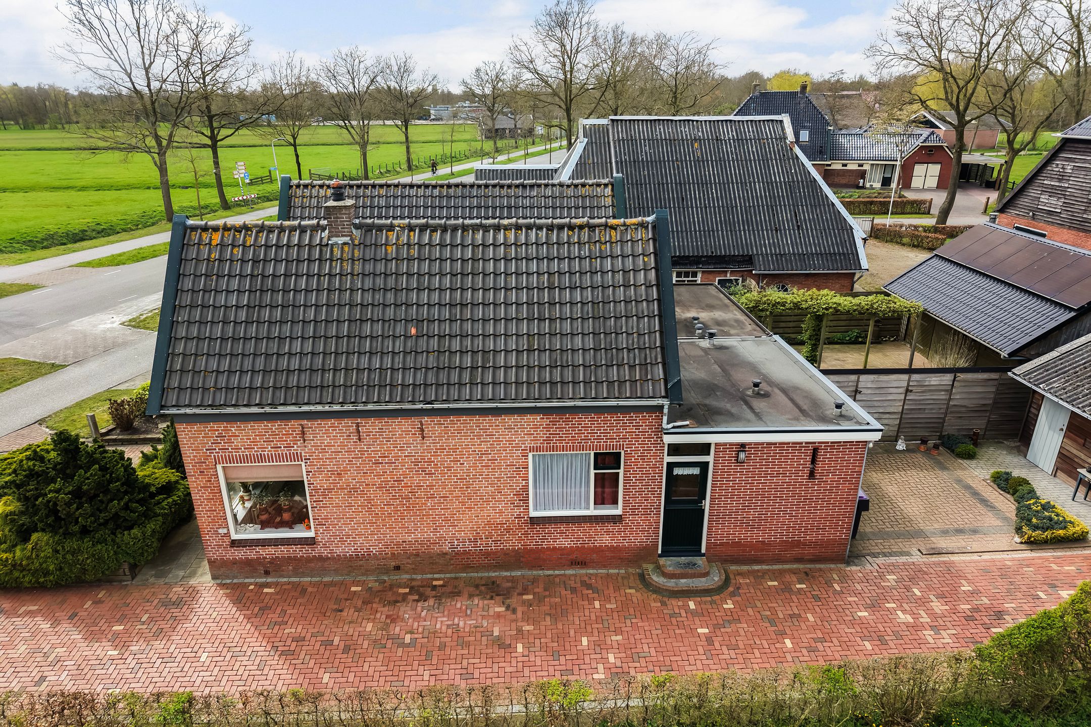 Characteristic semi-detached home with free view at the edge of Buitenpost — 36