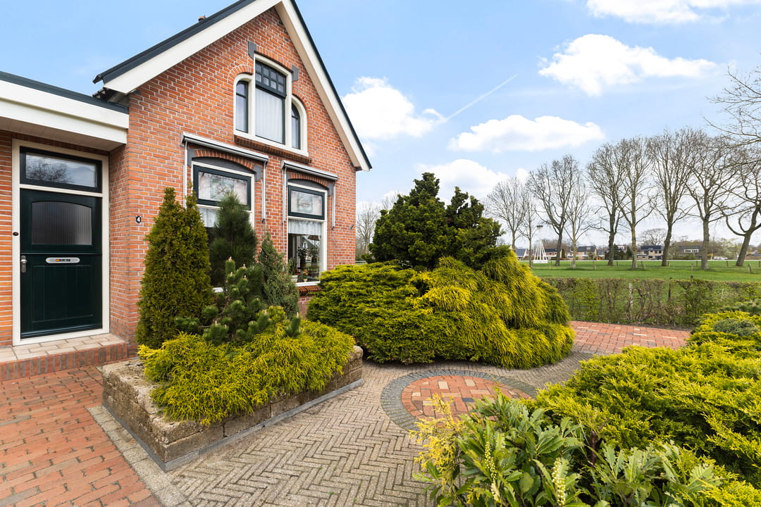 Characteristic semi-detached home with free view at the edge of Buitenpost — 41