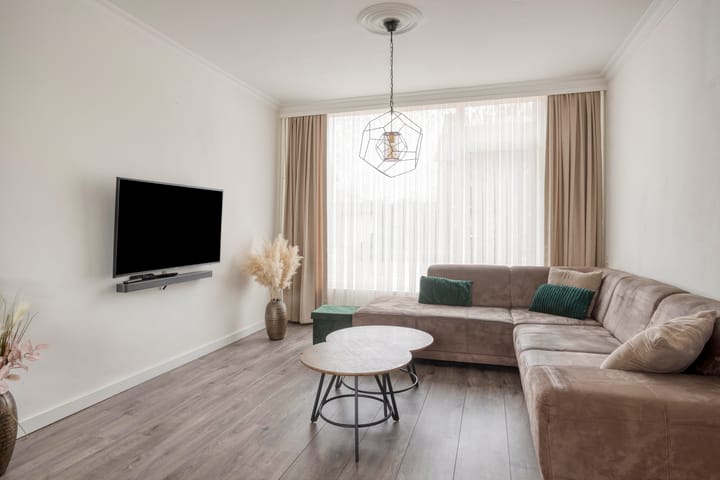 Photo 2 of Prins Bernhardstraat 43