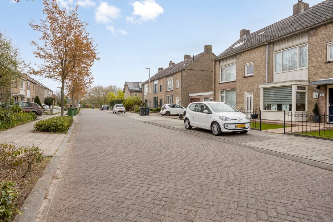 Photo 37 of Prins Bernhardstraat 43