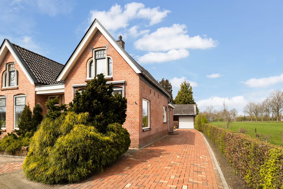 Characteristic semi-detached home with free view at the edge of Buitenpost — 38