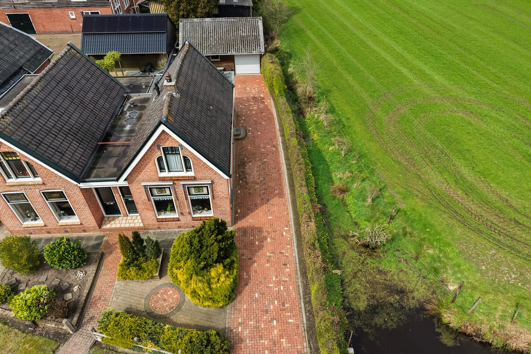 Characteristic semi-detached home with free view at the edge of Buitenpost — 32