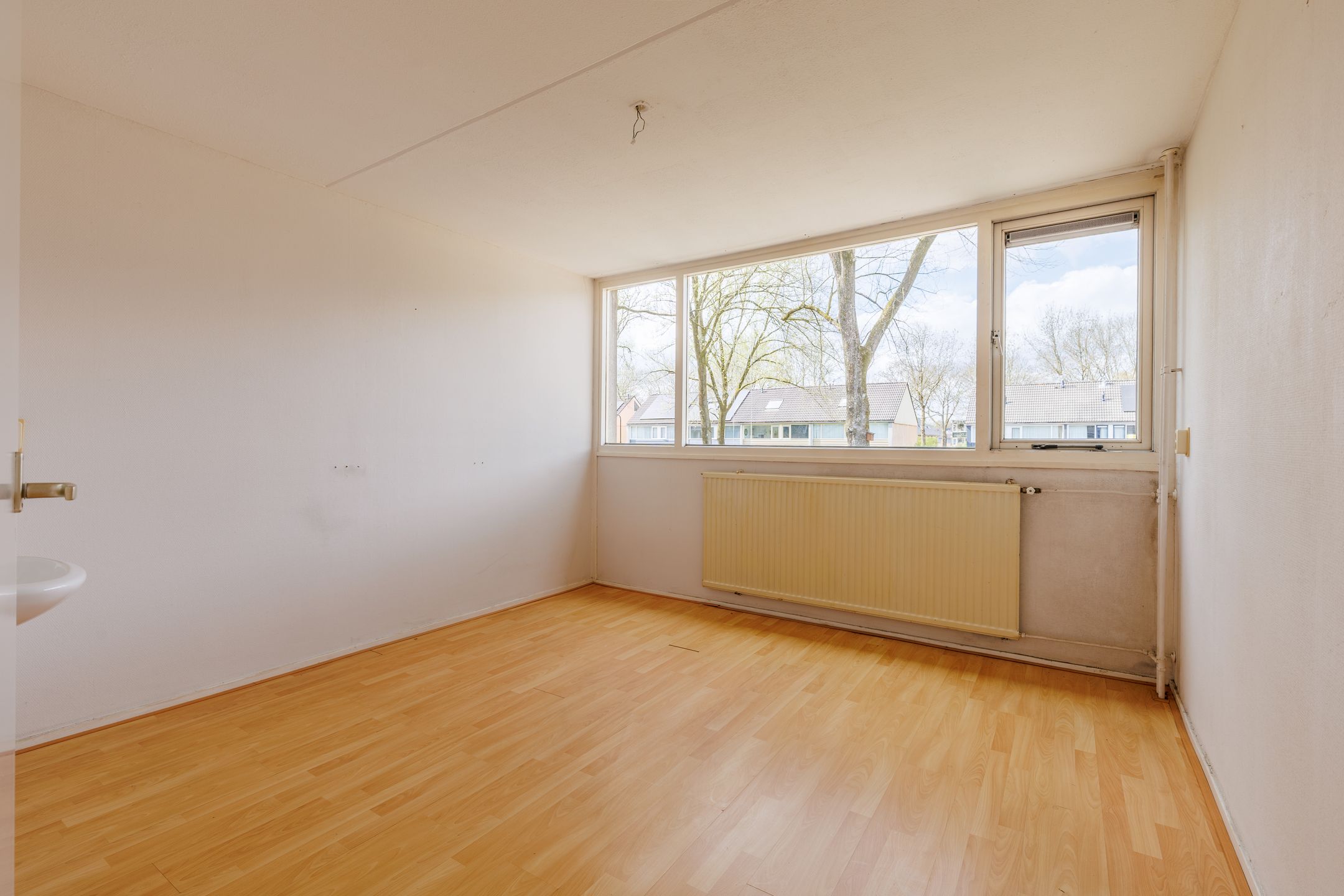Spacious Family Home with Five Bedrooms in Child-Friendly Apeldoorn Neighborhood — 12
