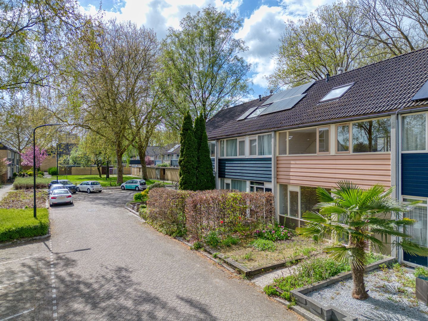 Spacious Family Home with Five Bedrooms in Child-Friendly Apeldoorn Neighborhood — 25