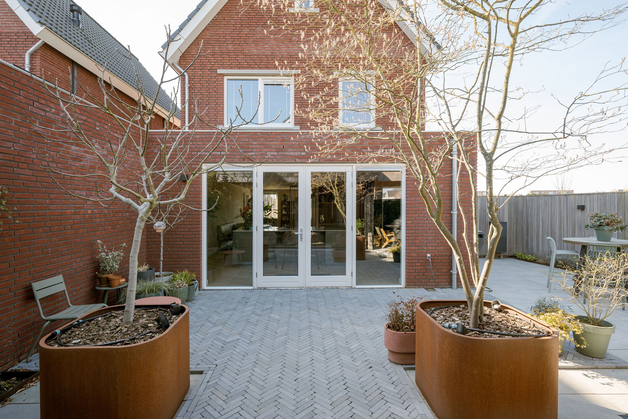 Spacious extended semi-detached home with garage and garden room in Teteringen — 77