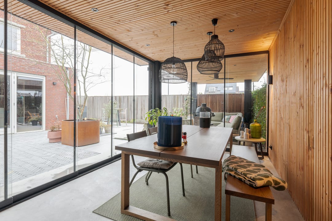 Spacious extended semi-detached home with garage and garden room in Teteringen — 80