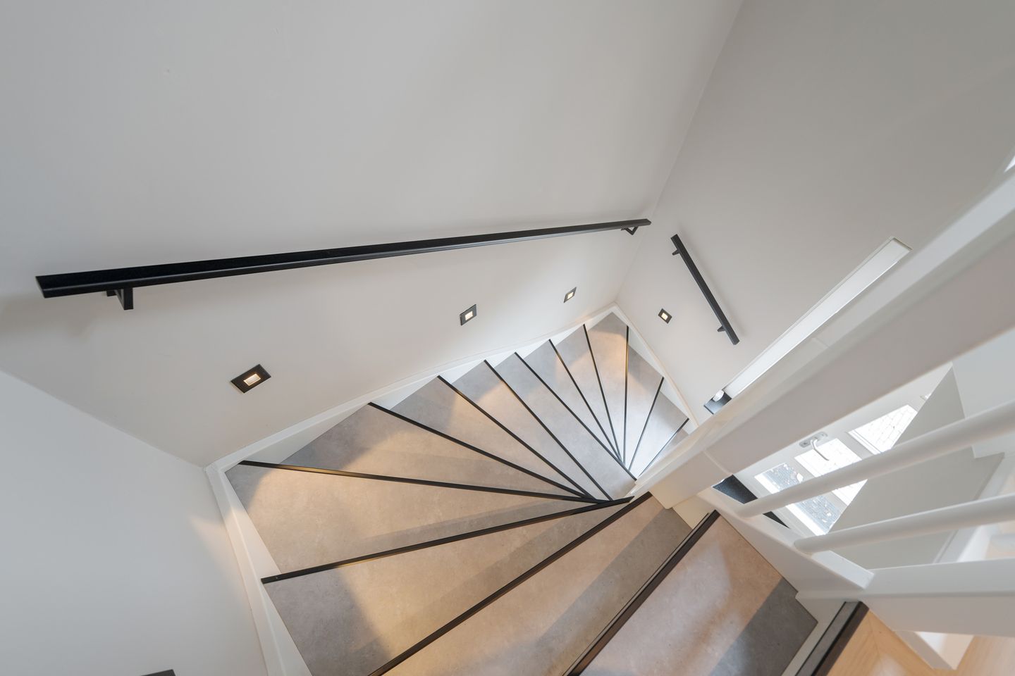 Spacious extended semi-detached home with garage and garden room in Teteringen — 83