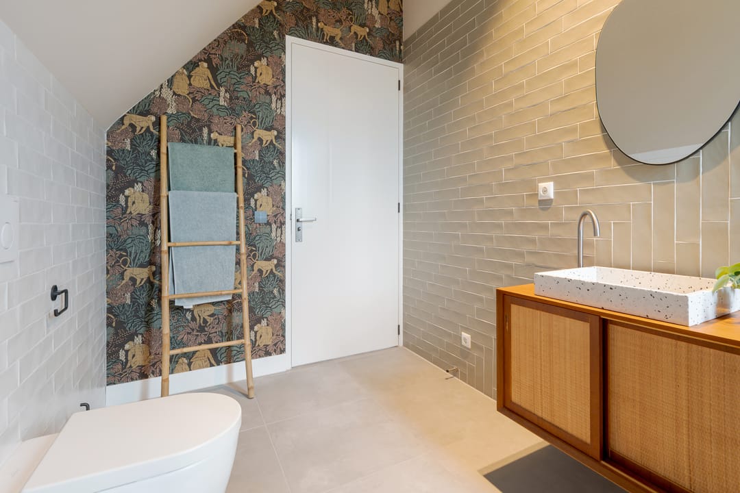 Spacious extended semi-detached home with garage and garden room in Teteringen — 103