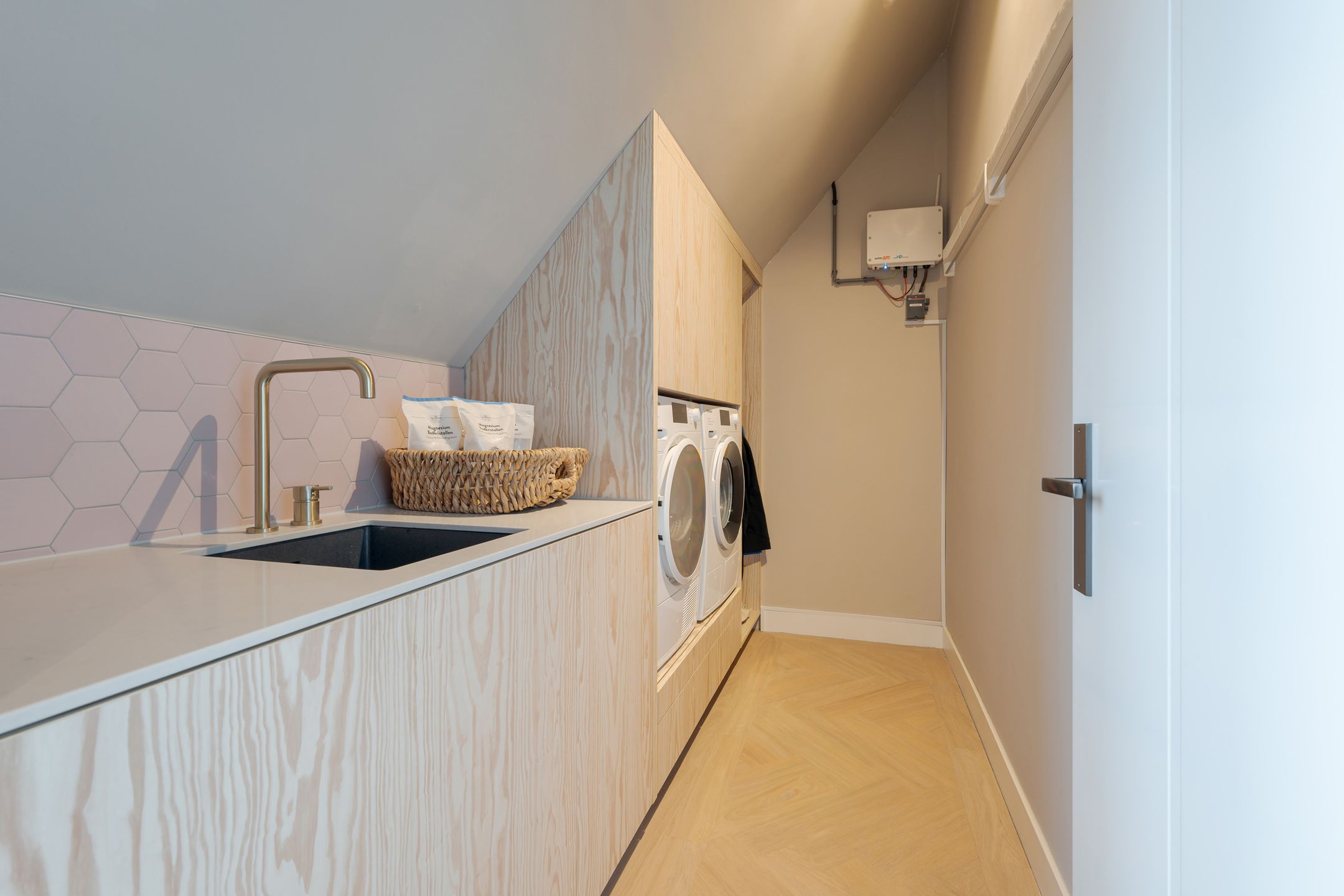 Spacious extended semi-detached home with garage and garden room in Teteringen — 106
