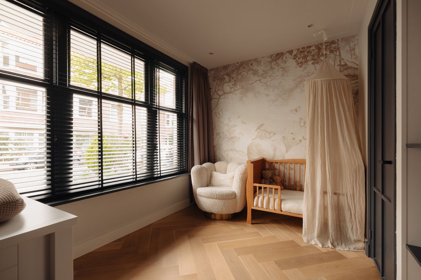 Renovated Ground-Floor Apartment with Garden on Freehold Land in Amsterdam South — 34