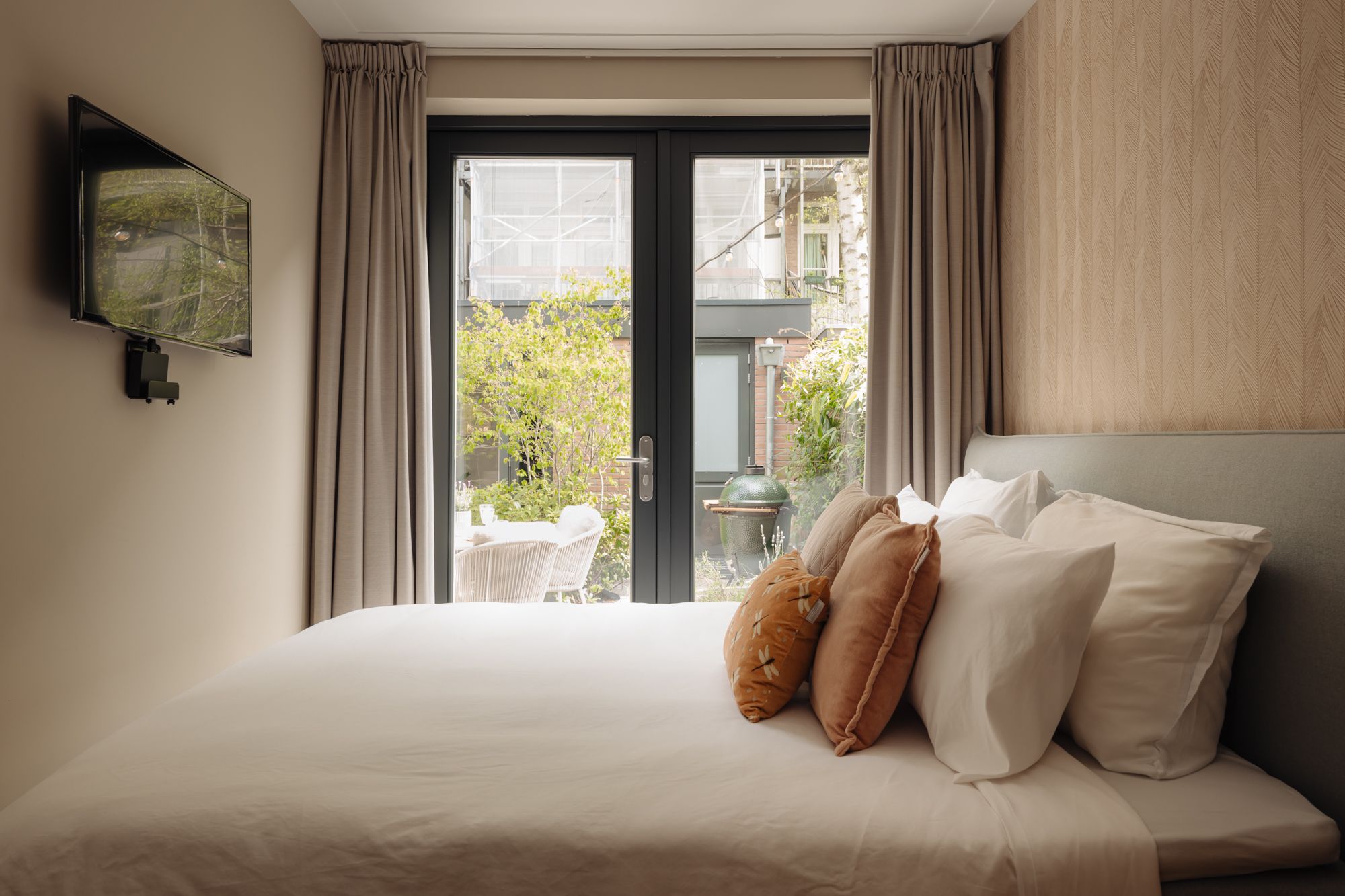 Renovated Ground-Floor Apartment with Garden on Freehold Land in Amsterdam South — 27
