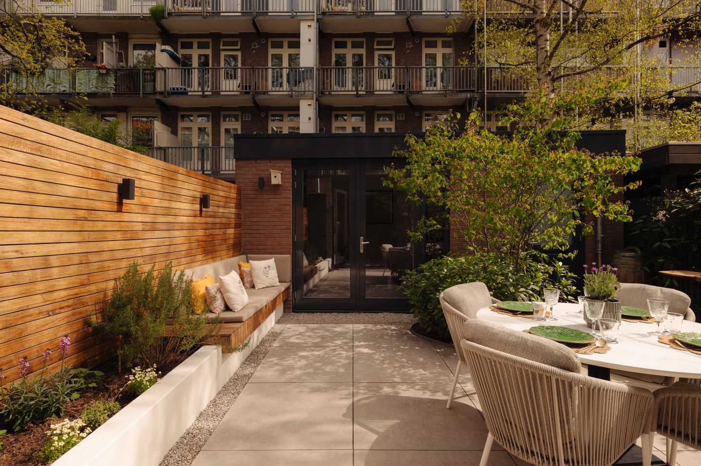 Renovated Ground-Floor Apartment with Garden on Freehold Land in Amsterdam South — 14