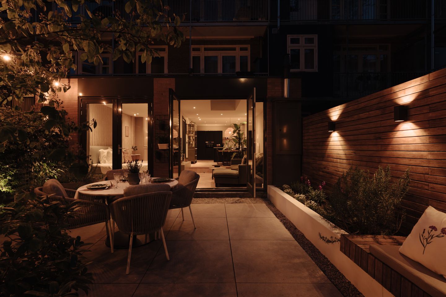 Renovated Ground-Floor Apartment with Garden on Freehold Land in Amsterdam South — 50