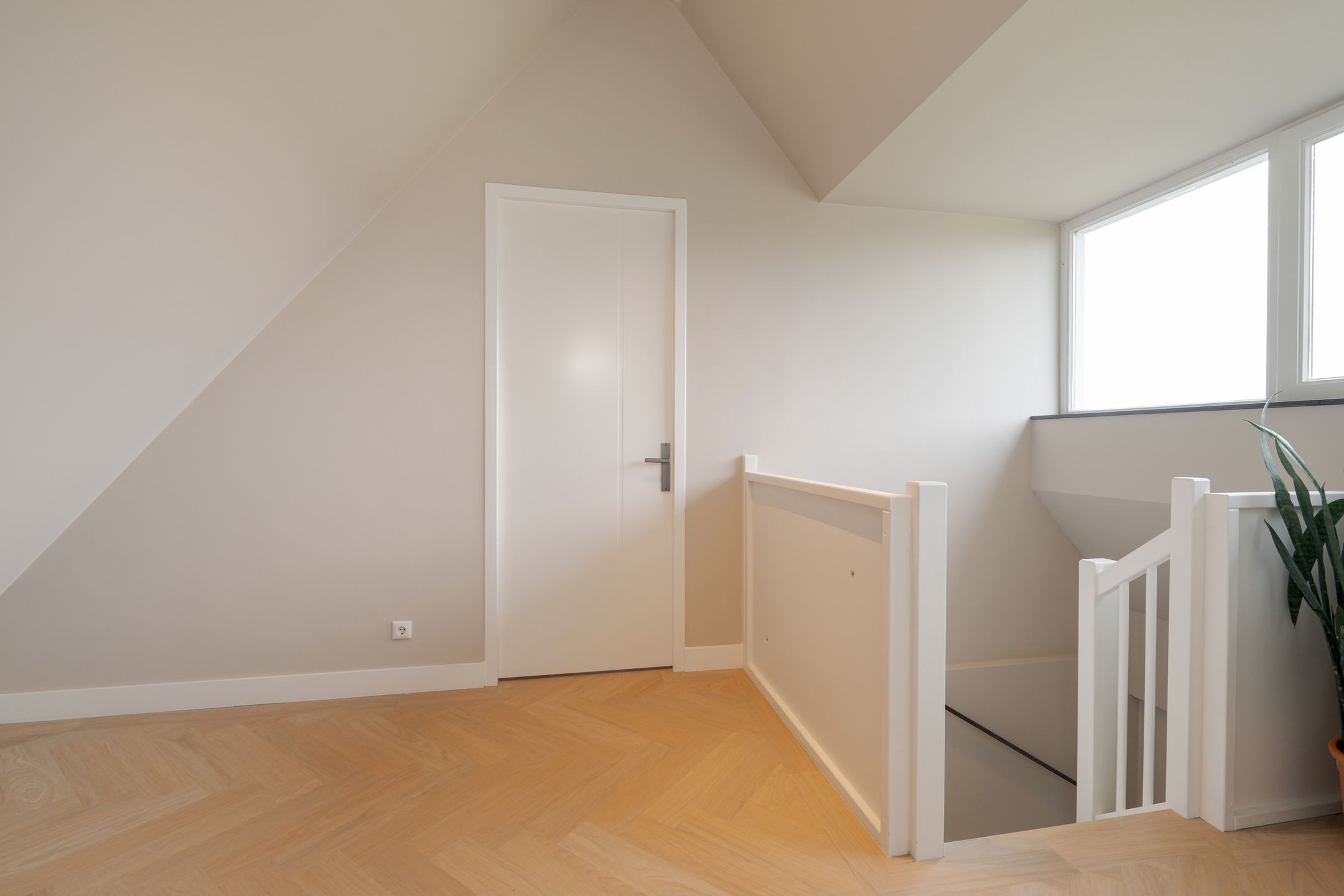 Spacious extended semi-detached home with garage and garden room in Teteringen — 102