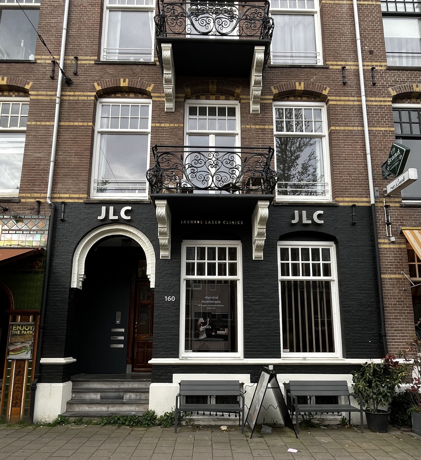 View photo 2 of Van Baerlestraat 160-H