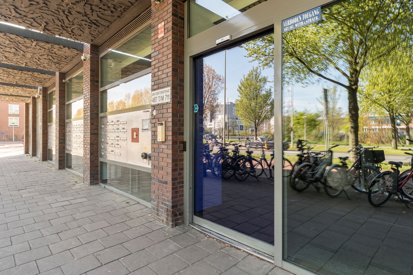 Photo 34 of Jan Evertsenstraat 551