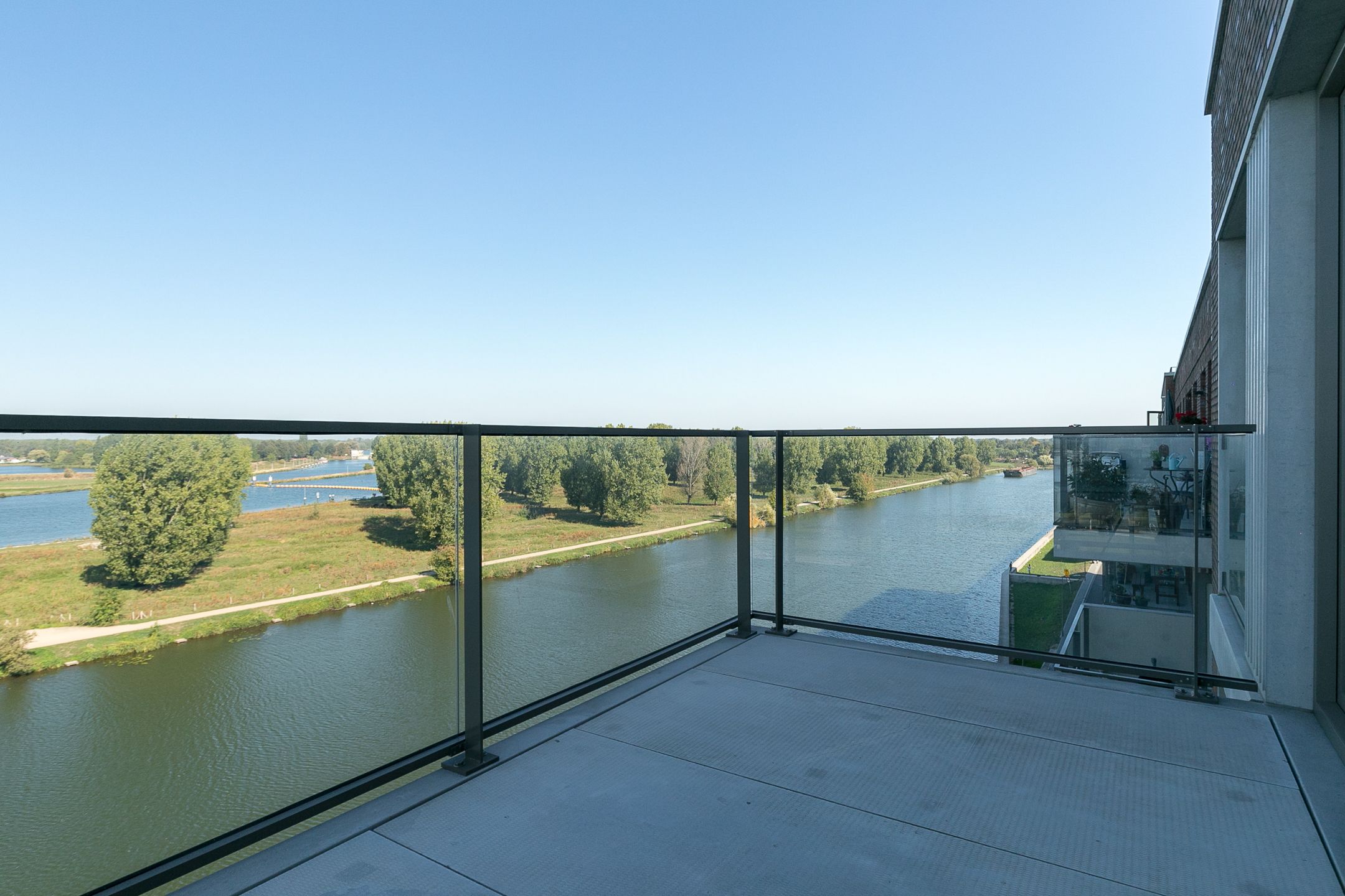 Photo 15 of Maashaven 972