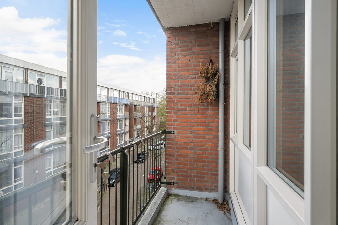 Light 3-Room Apartment with Balcony in Rotterdam Delfshaven — 16