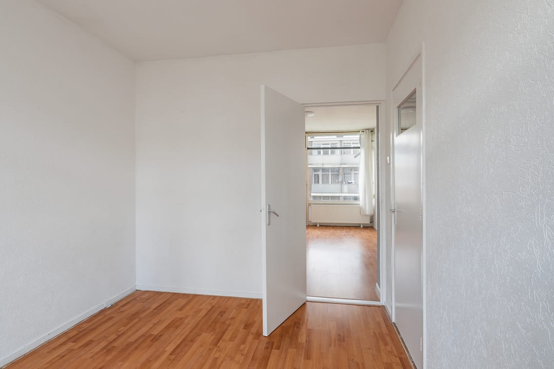 Light 3-Room Apartment with Balcony in Rotterdam Delfshaven — 13