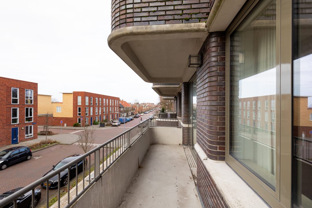 Modern Energy-Efficient Corner Apartment with Private Parking in Haarlem — 13