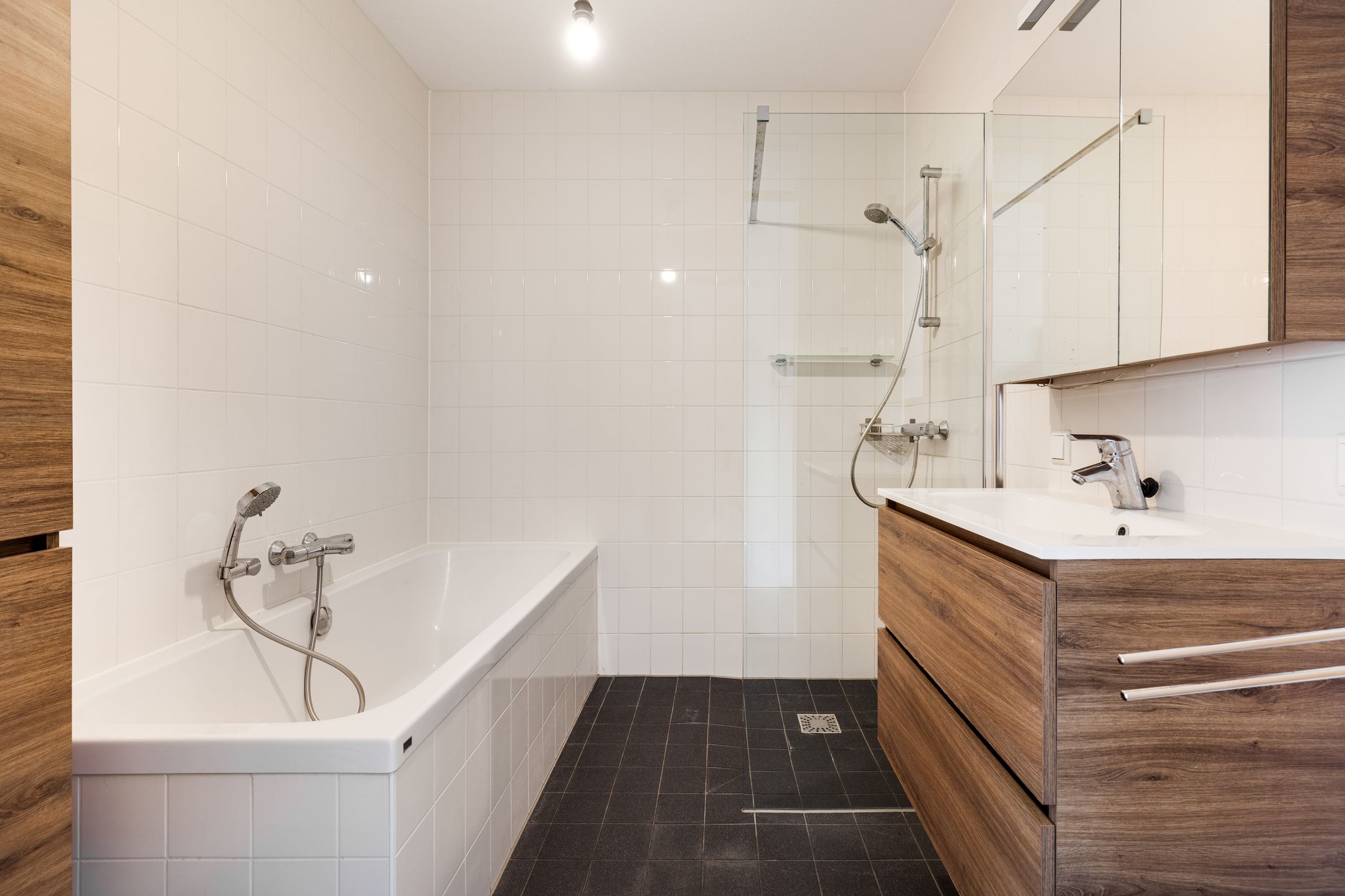 Modern Energy-Efficient Corner Apartment with Private Parking in Haarlem — 18