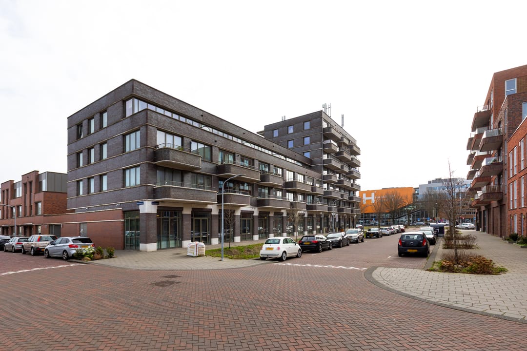 Modern Energy-Efficient Corner Apartment with Private Parking in Haarlem — 26