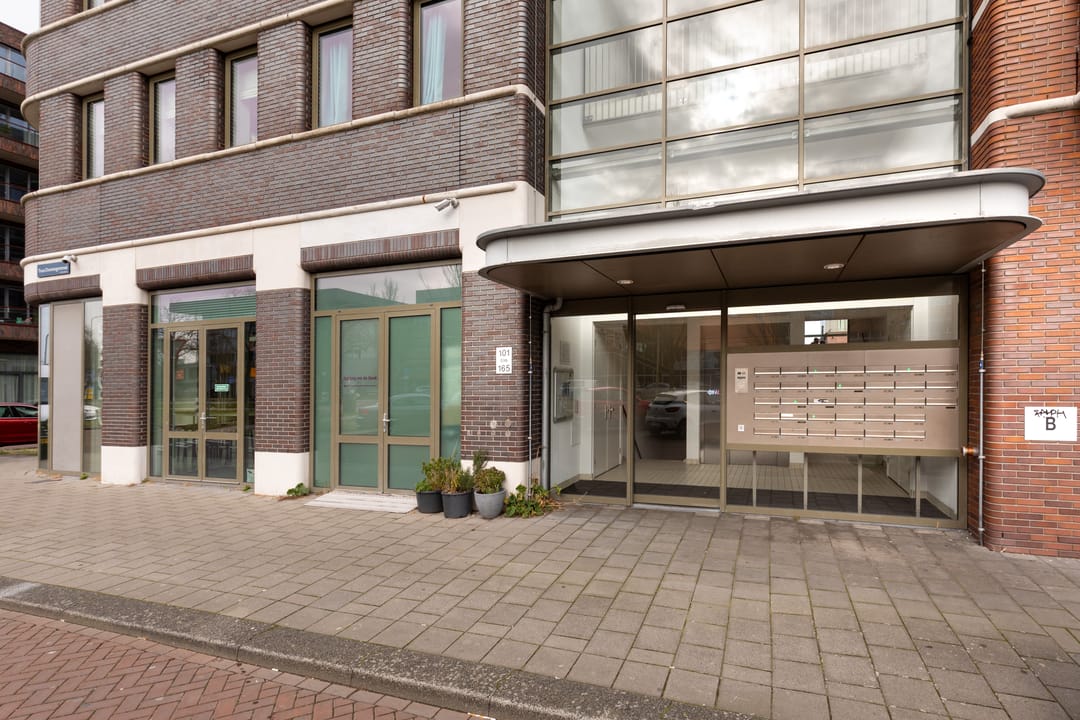 Modern Energy-Efficient Corner Apartment with Private Parking in Haarlem — 31