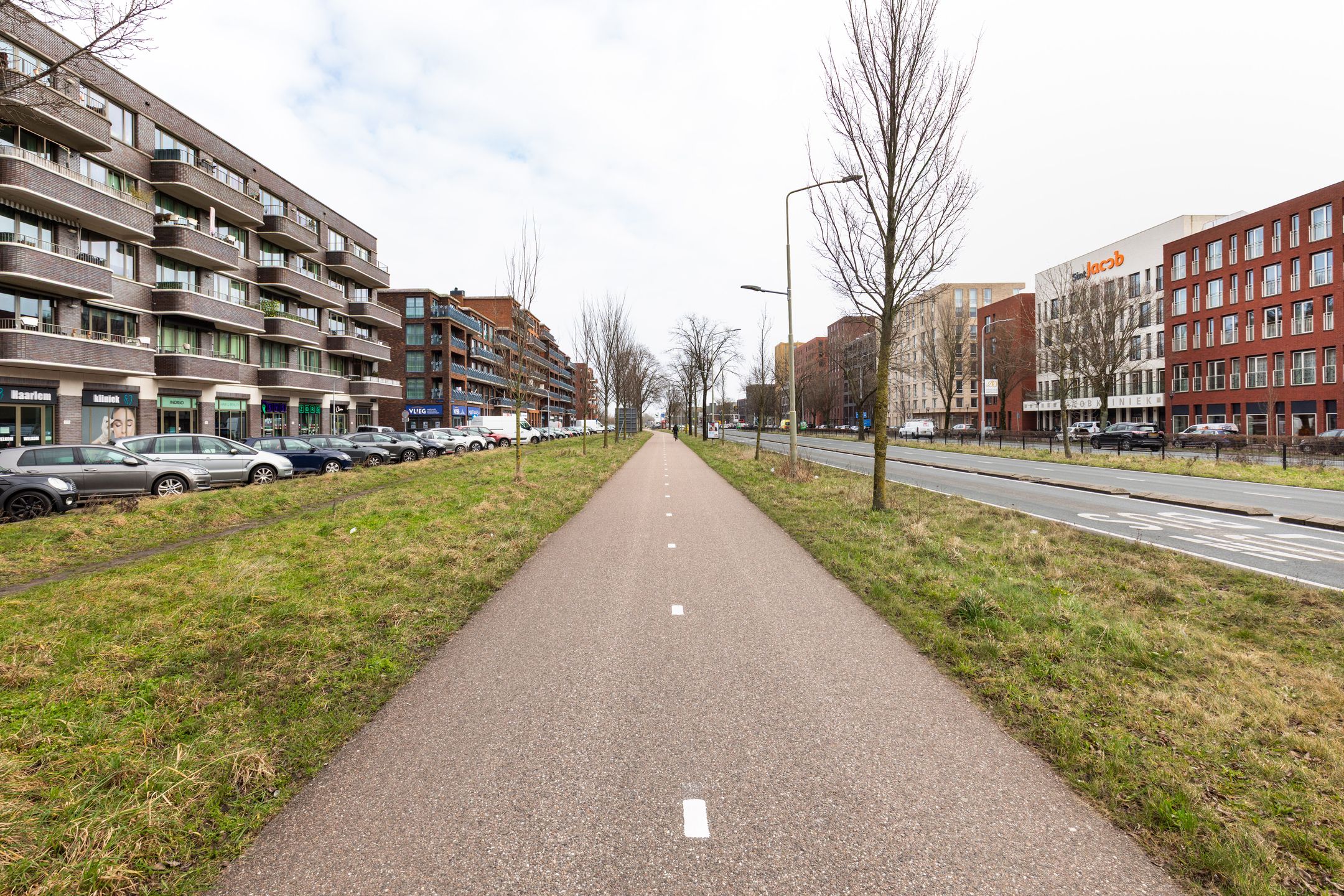 Modern Energy-Efficient Corner Apartment with Private Parking in Haarlem — 33