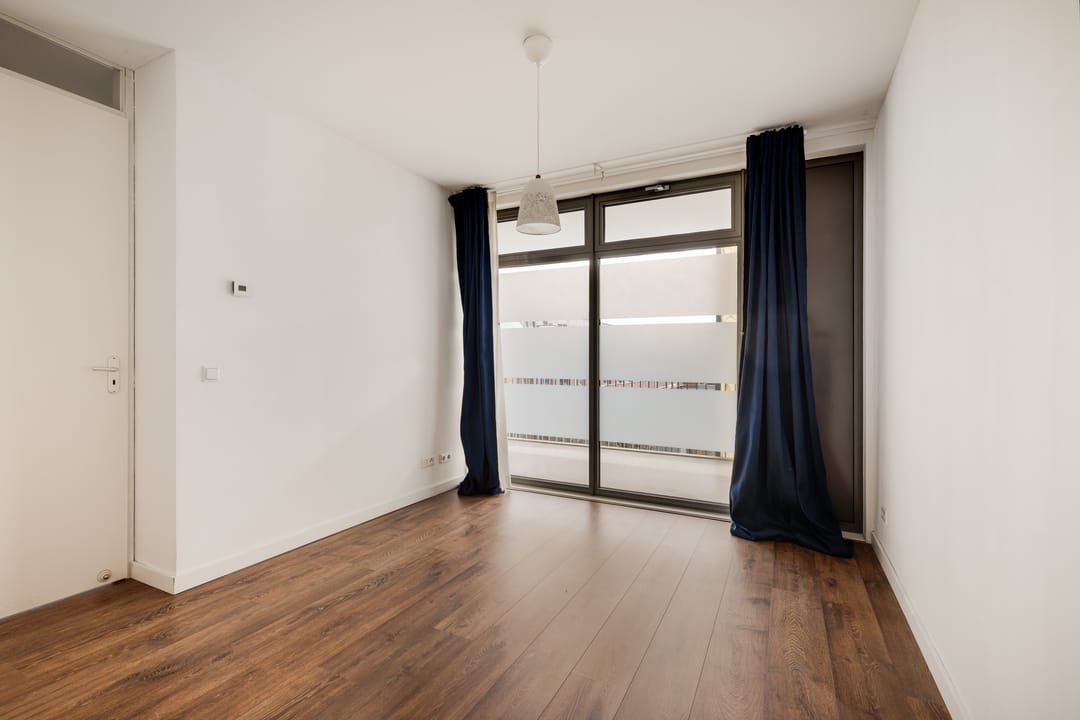 Modern Energy-Efficient Corner Apartment with Private Parking in Haarlem — 16