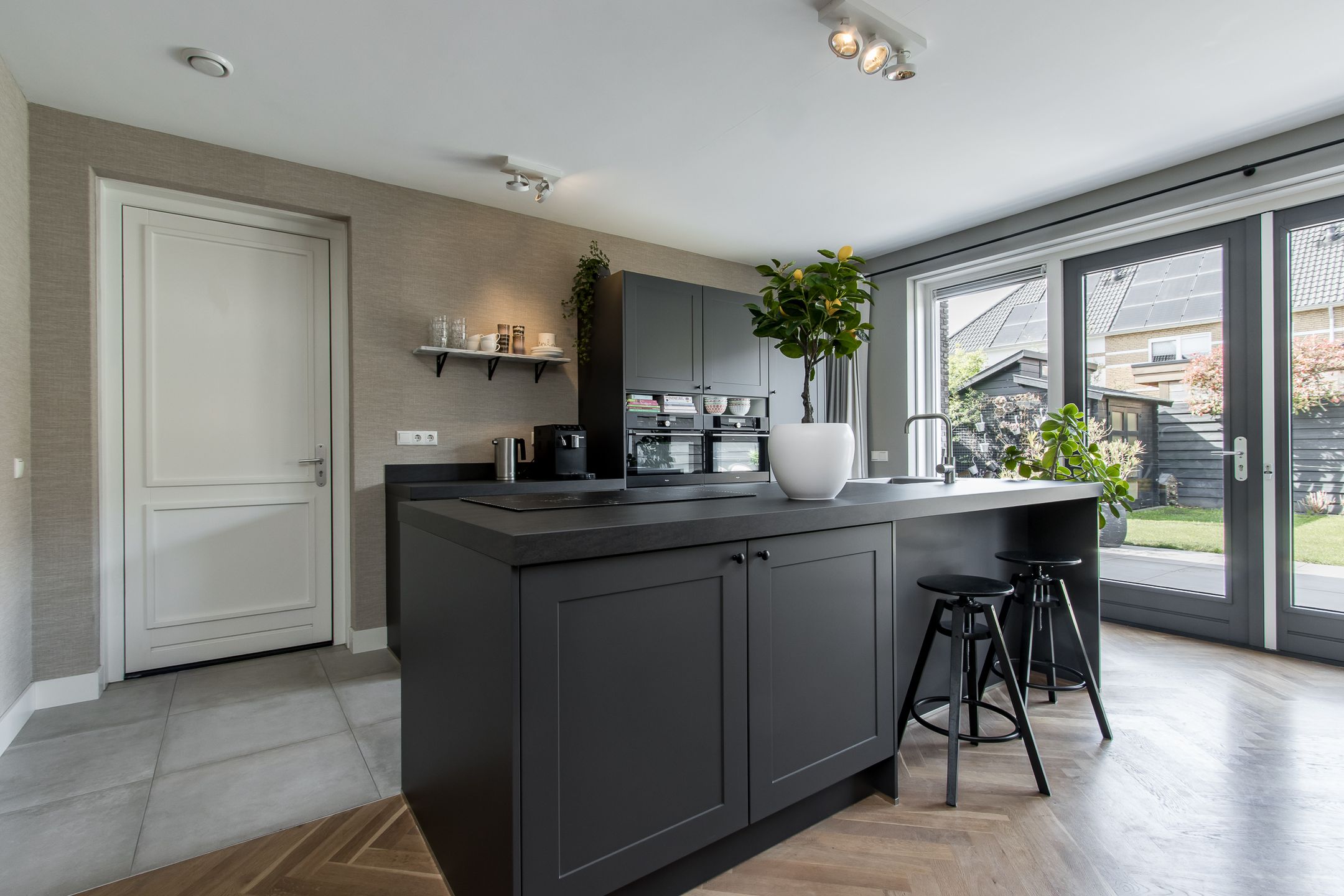 Photo 15 of Johanna Westerdijklaan 12