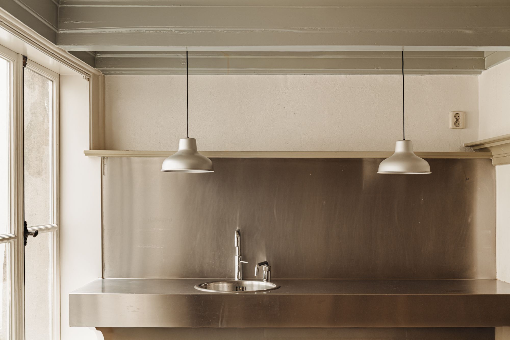 Foto 24 van Oudezijds Voorburgwal 151