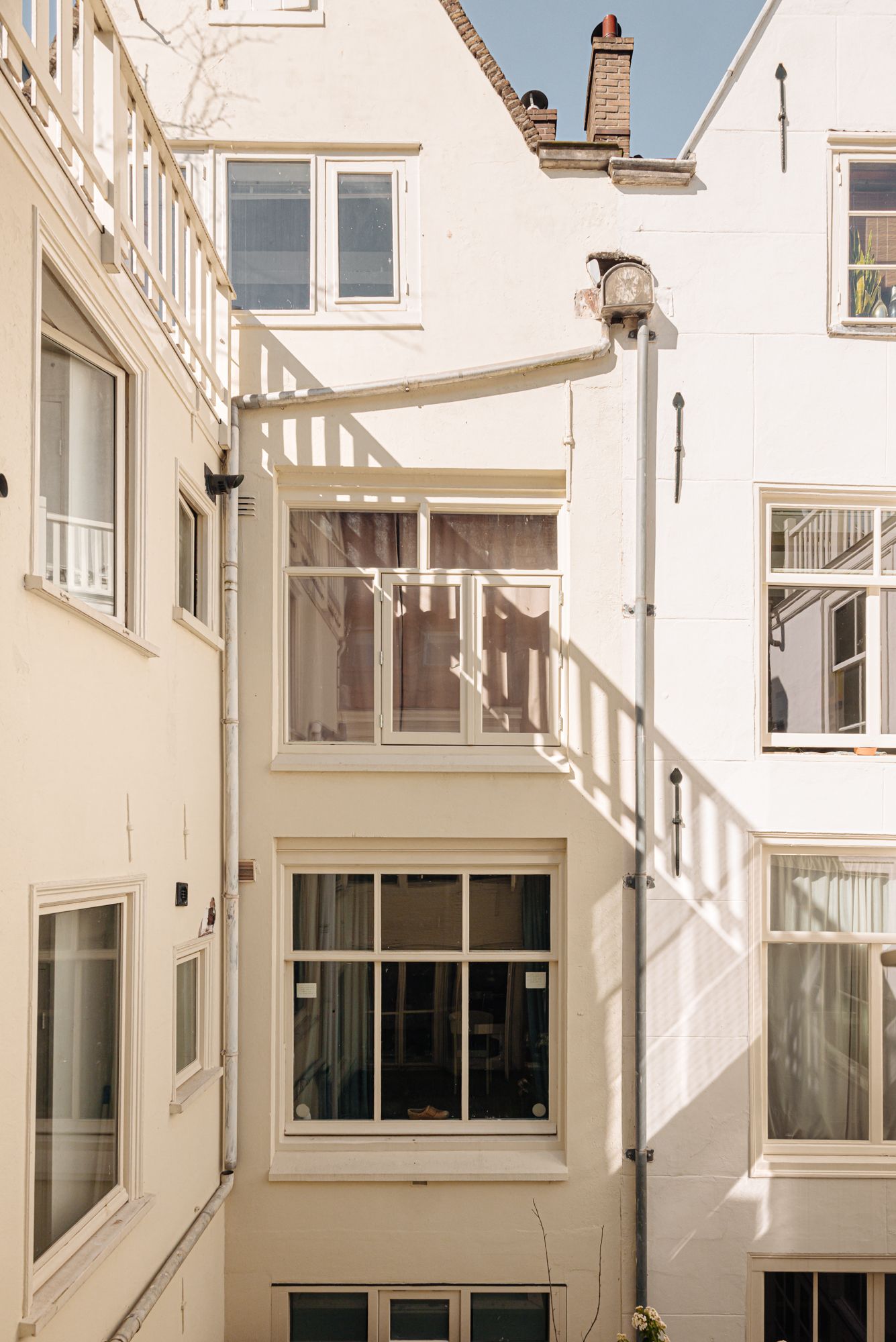 Foto 14 van Oudezijds Voorburgwal 151