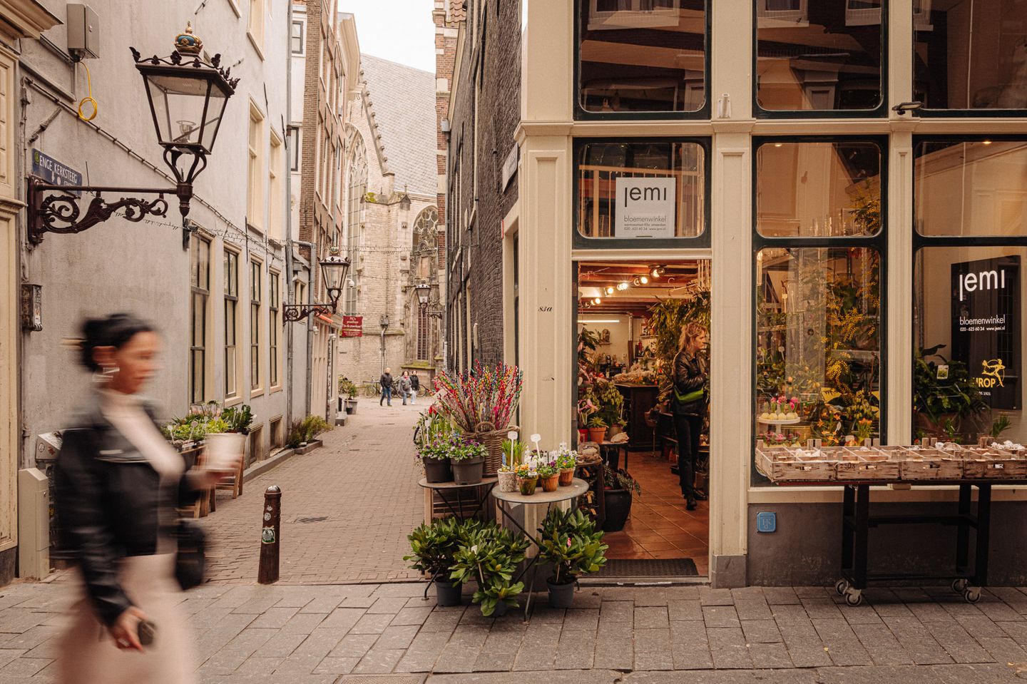 Foto 49 van Oudezijds Voorburgwal 151