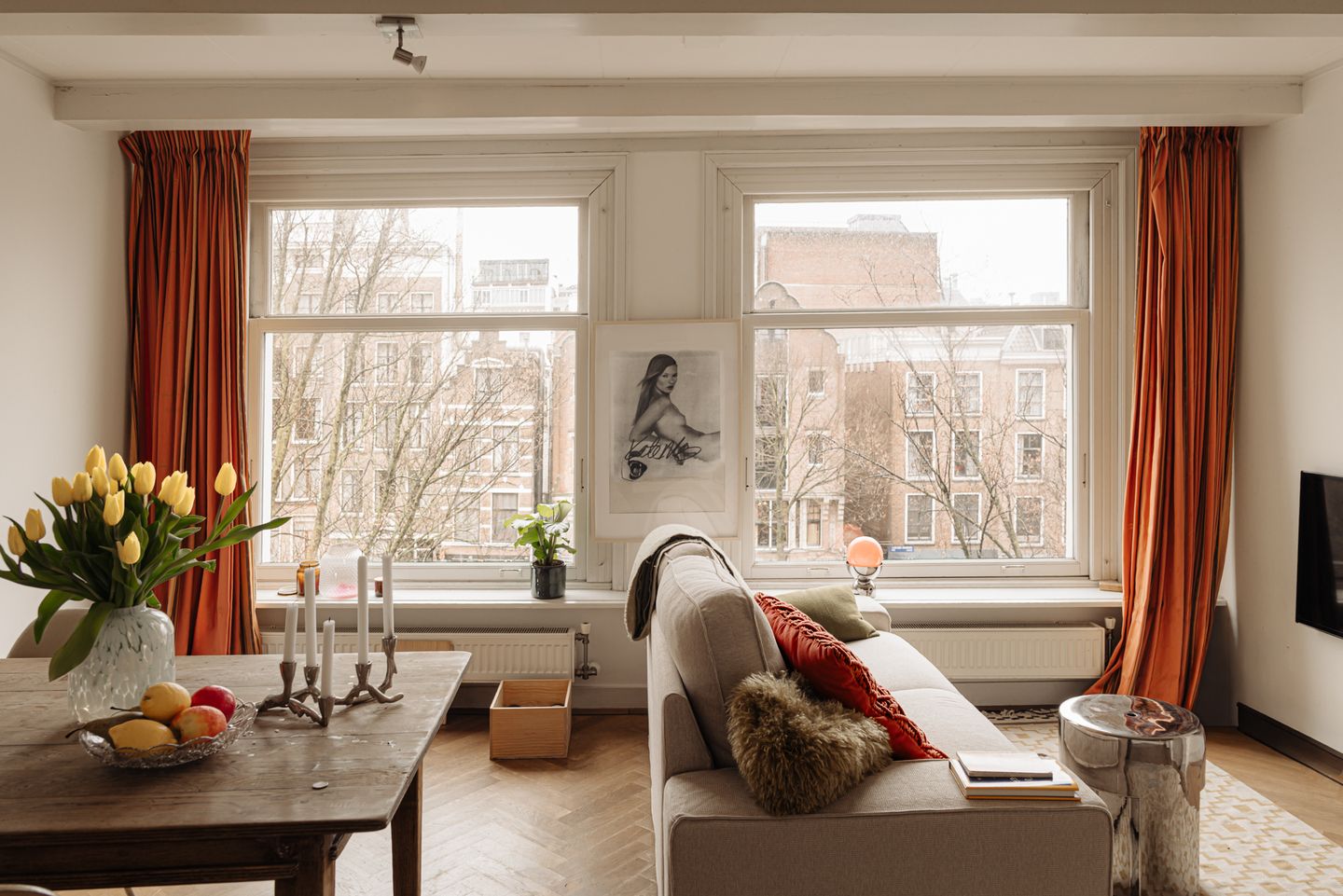 Foto 19 van Oudezijds Voorburgwal 151