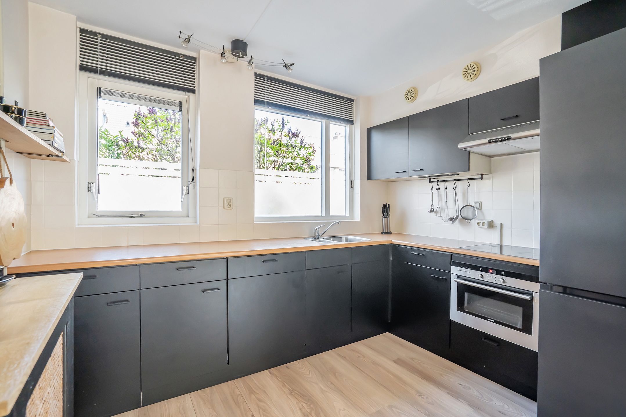 Spacious Family Home in Child-Friendly Hoekpolder Neighborhood — 15