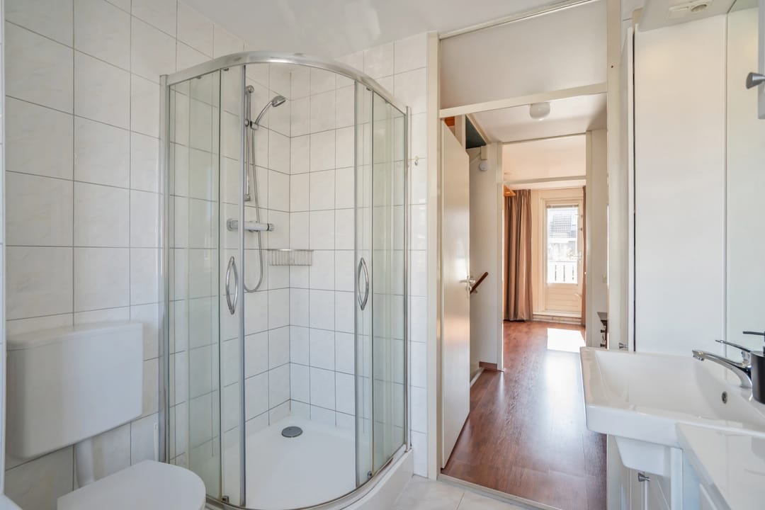 Spacious Family Home in Child-Friendly Hoekpolder Neighborhood — 28