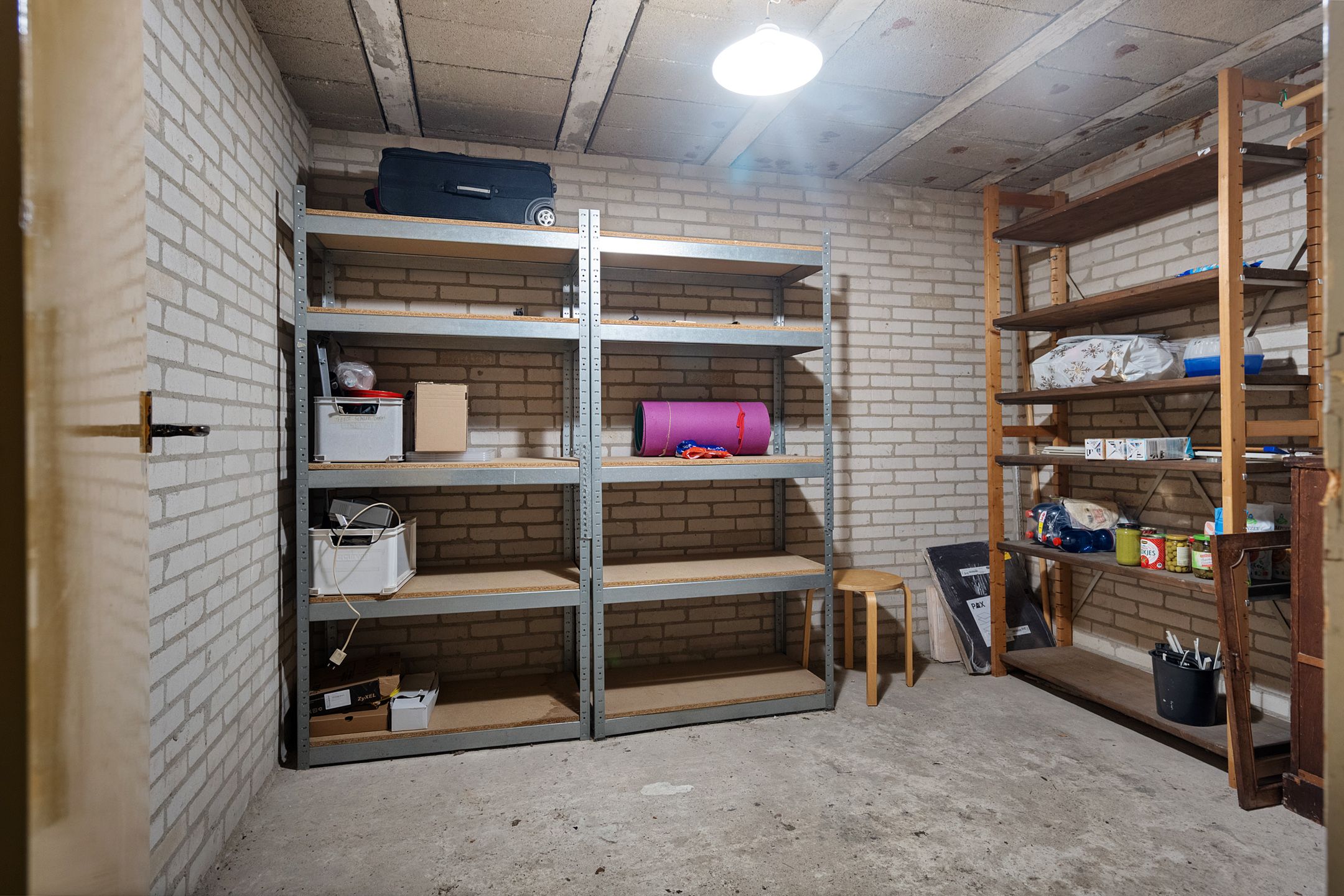 Photo 3 of Van der Waalsstraat 24