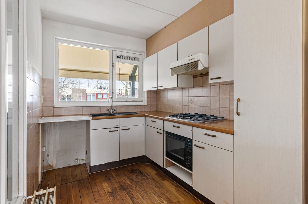 Spacious 3-bedroom maisonette with sunny west-facing balcony in Haarlem — 17